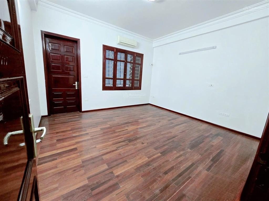 Chính chủ cho thuê văn phòng 25m2 giá thuê tốt 4,8 triệu/tháng full tiện ích, vào dùng ngay
