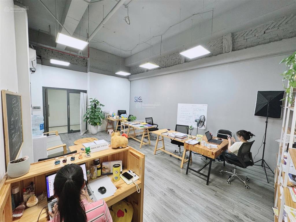 Chính chủ cho thuê văn phòng  kho dt 40m2 tại sàn thương mại khu ngoại giao đoàn đẹp giá 9.9 triệu