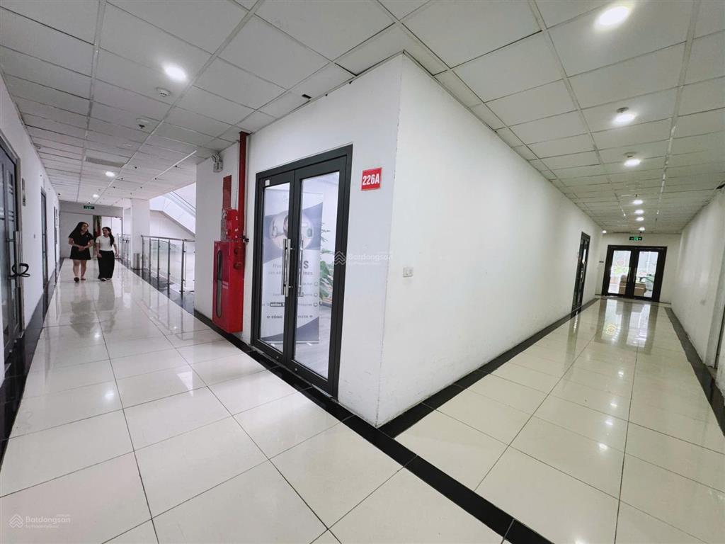 Chính chủ cho thuê văn phòng  kho dt 40m2 tại sàn thương mại khu ngoại giao đoàn đẹp giá 9.9 triệu