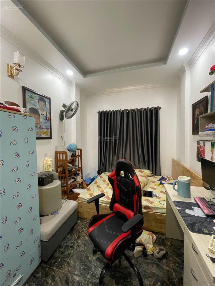 Quận 7  vừa ở vừa kd  5tỷ5  ngang 7m  cạnh pmh  hẻm 4m5  có pn trệt