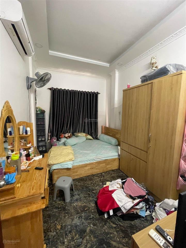 Quận 7  vừa ở vừa kd  5tỷ5  ngang 7m  cạnh pmh  hẻm 4m5  có pn trệt