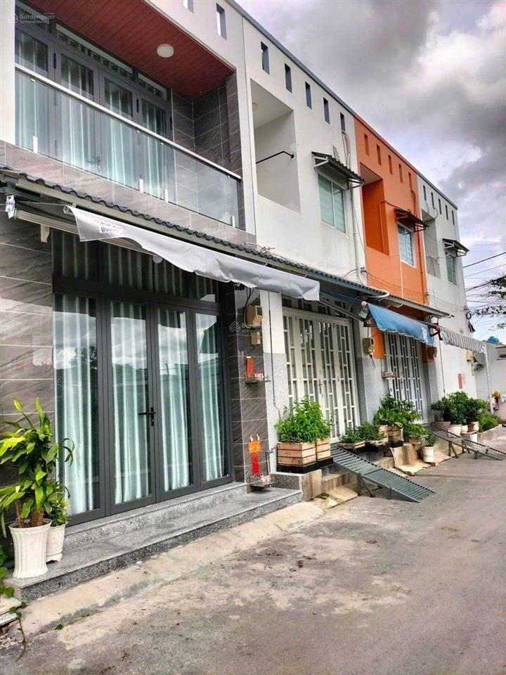 Quận 7  vừa ở vừa kd  5tỷ5  ngang 7m  cạnh pmh  hẻm 4m5  có pn trệt