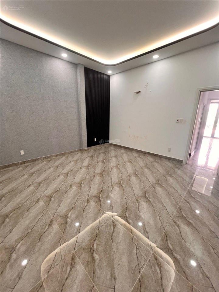 Lô nhì hẻm xe hơi  ngay ngã tư nguyễn thị thập  ngang 4.5  chỉ 6,8 tỷ còn tl