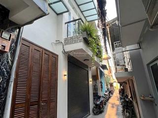 Bùi văn ba, 3 tầng mới đẹp, cách mặt tiền 20m, sang quận 1,4 chỉ 10p  4.7 tỷ