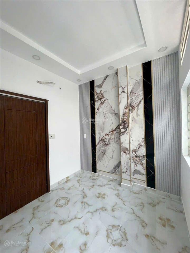 Bùi văn ba, 3 tầng mới đẹp, cách mặt tiền 20m, sang quận 1,4 chỉ 10p  4.7 tỷ