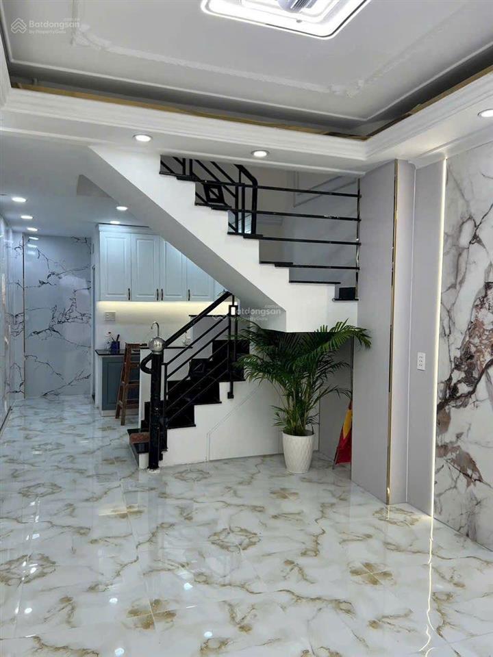 Bùi văn ba, 3 tầng mới đẹp, cách mặt tiền 20m, sang quận 1,4 chỉ 10p  4.7 tỷ