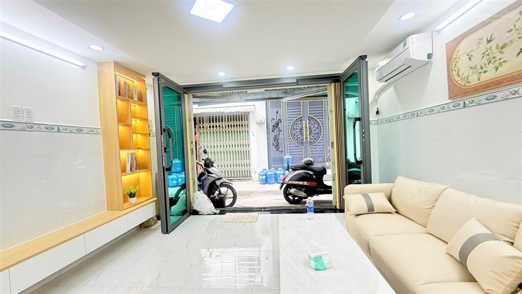 Chỉ 4t55  nhà q7 hẻm xe hơi  cách bến nhà rồng chỉ hơn 10 phút