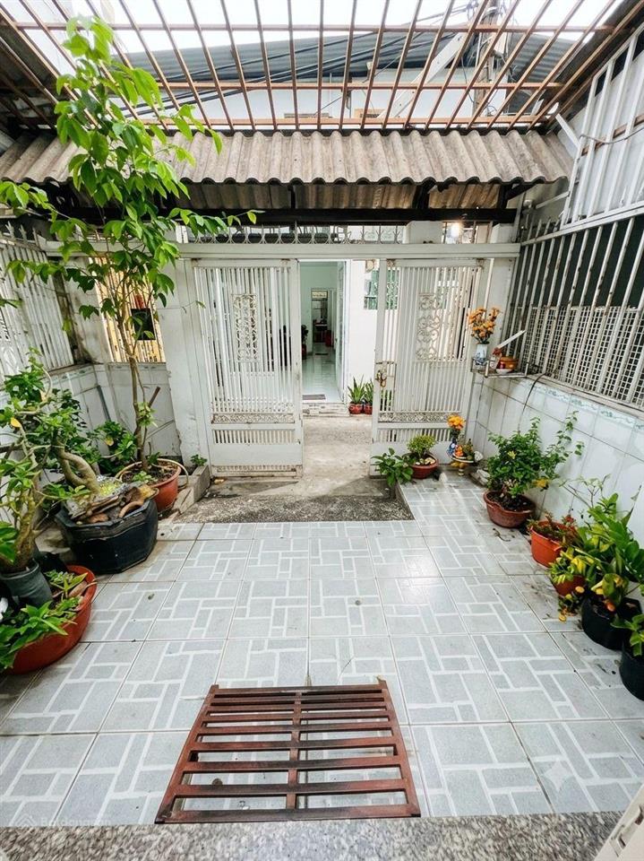 Nguyễn thị thập, chỉ 4t7 hẻm thông ba gác có sân để xe, diện tích đẹp 60m², 4*15