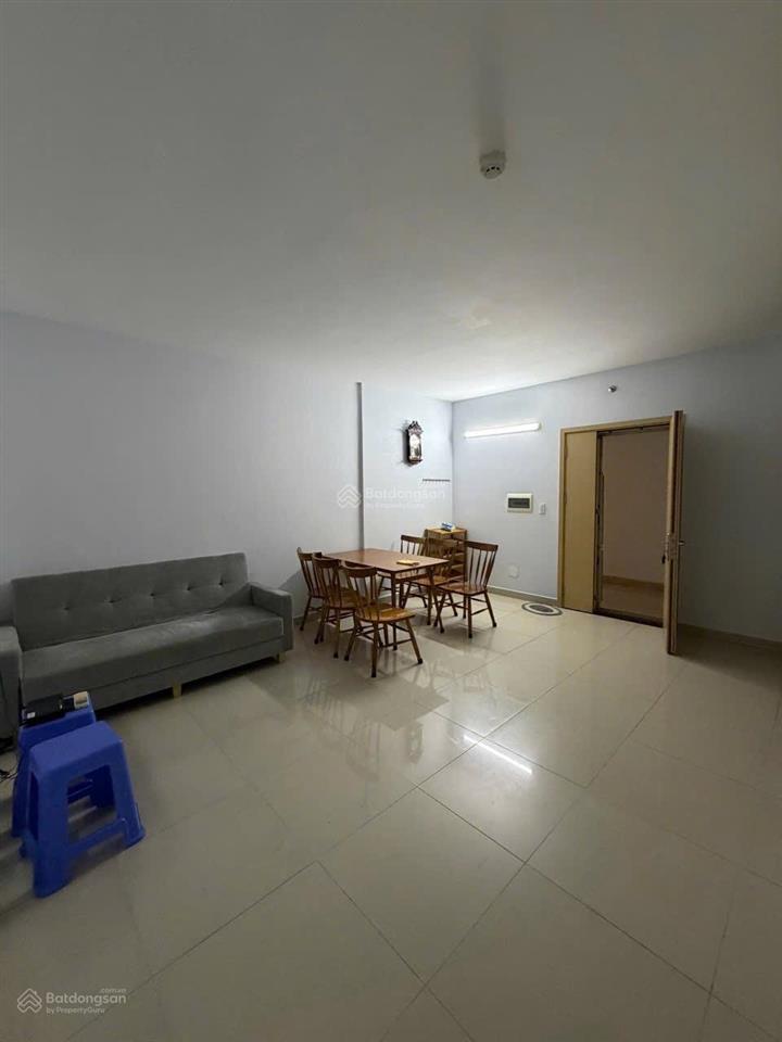 Căn góc oriental plaza 70m2 sổ hồng riêng chỉ 4,3 tỷ, chính chủ bán