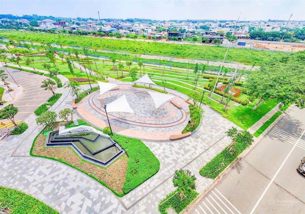 Nhà liền kề 1 trệt 2 lầu mặt tiền đường 25m  đối diện khu tiện ích 3ha