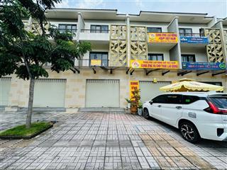 Cần bán gấp căn shophouse mặt tiền dân chủ vsip2a  hoàn thiện cơ bản