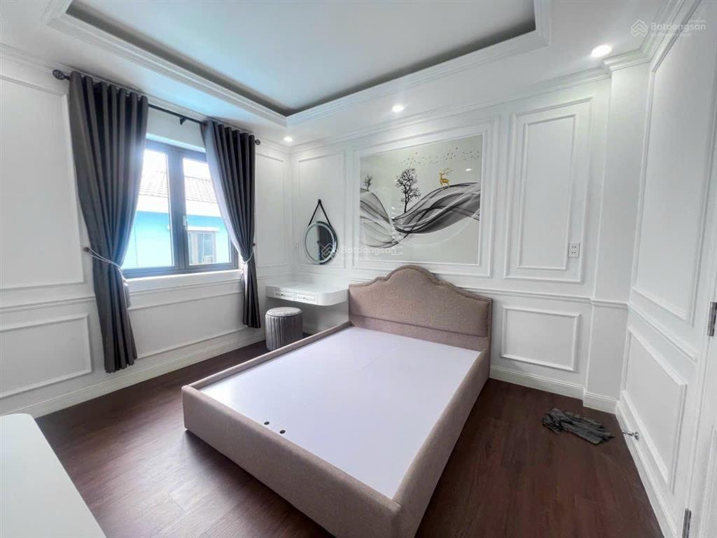 Cho thuê căn 3 tầng view công viên  full nội thất cao cấp