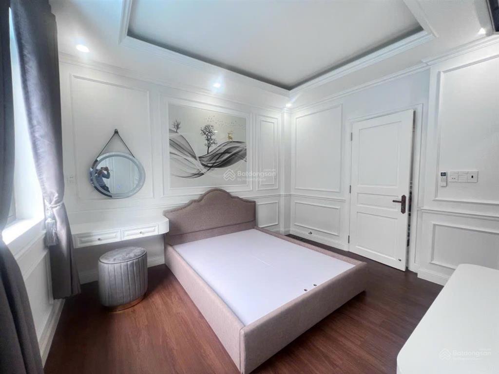 Cho thuê căn 3 tầng view công viên  full nội thất cao cấp