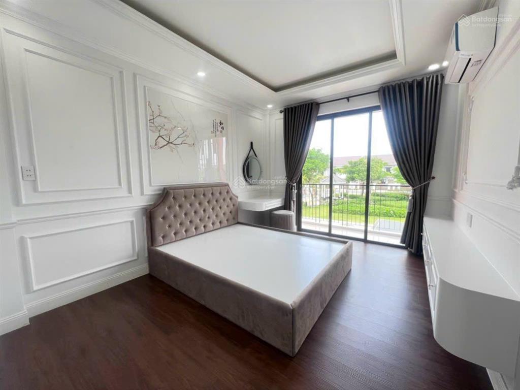 Cho thuê căn 3 tầng view công viên  full nội thất cao cấp
