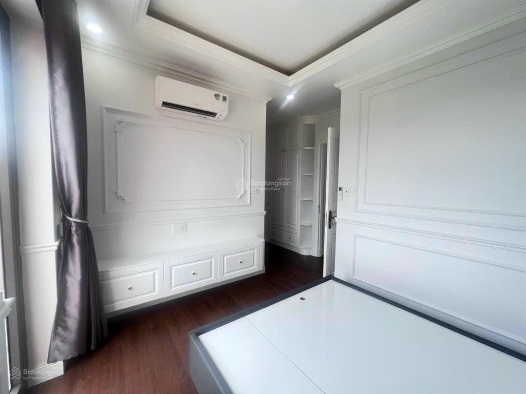 Cho thuê căn 3 tầng view công viên  full nội thất cao cấp