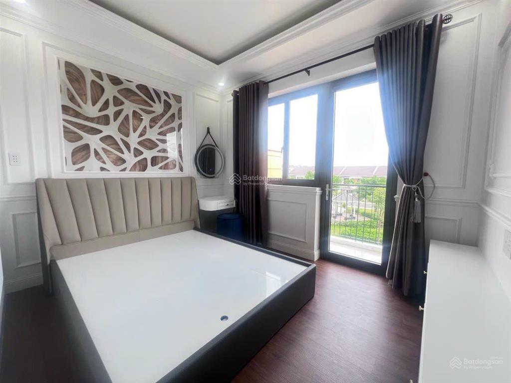 Cho thuê căn 3 tầng view công viên  full nội thất cao cấp