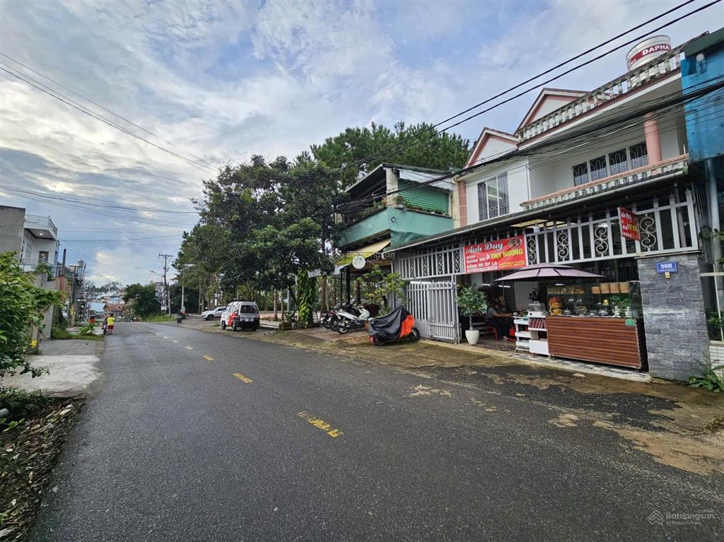 Ngộp  nhà mặt tiền nguyễn thị minh khai
