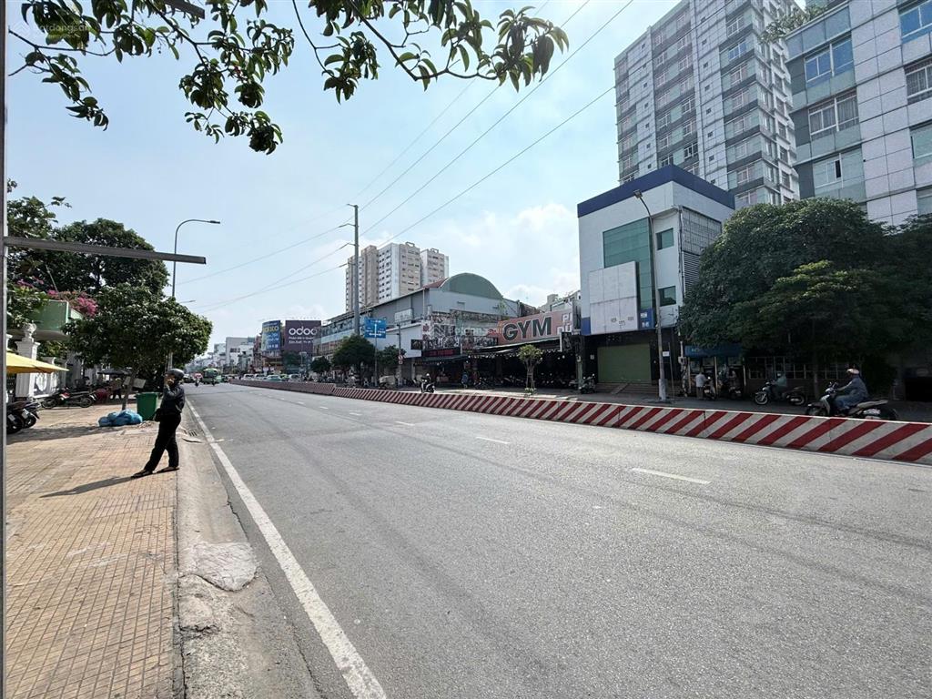 Chính chủ cần thanh lý căn góc 3 mặt tiền lạc long quân p5 q11