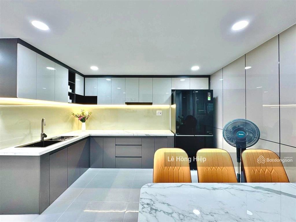 Ngay ngã 5 chuồng chó 4x11,5m, 4 tầng vào ở ngay chỉ nhỉnh 7 tỷ
