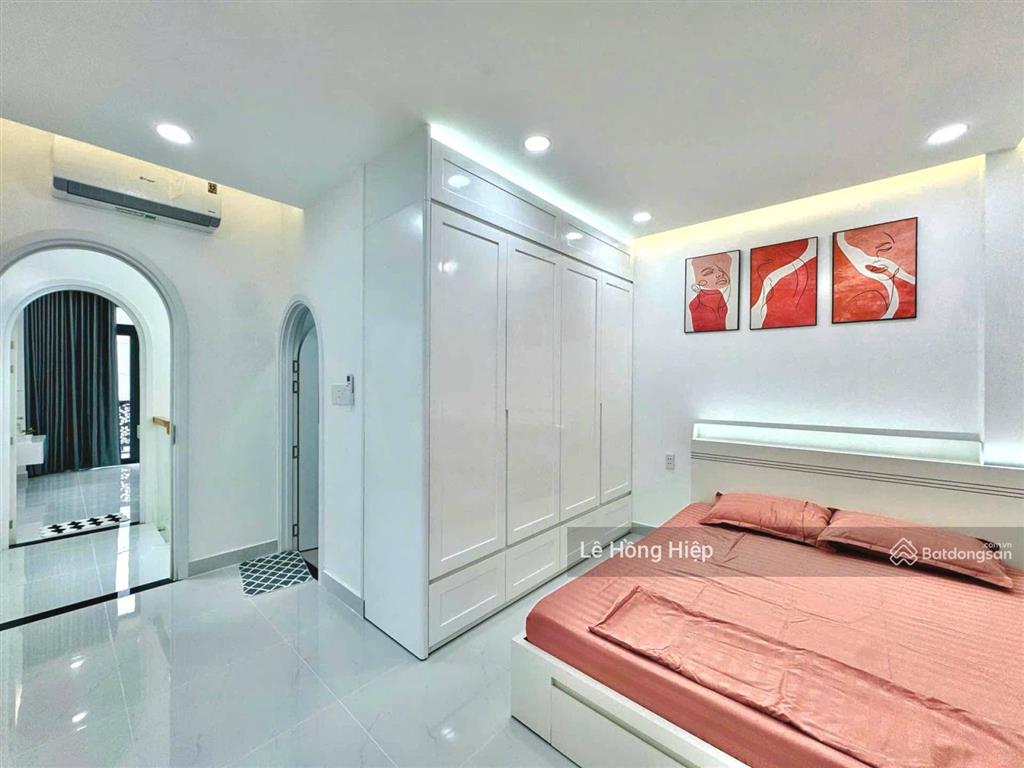 Vòng xoay phạm văn đồng, công viên gia định. 4x12m, xe hơi đậu cửa