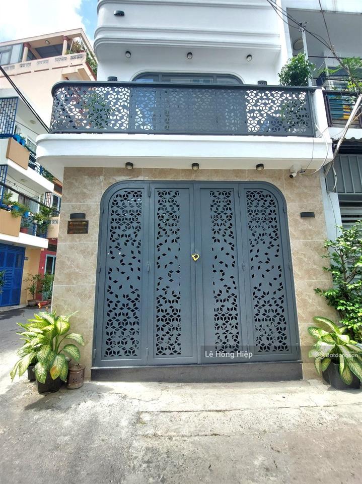 Vòng xoay phạm văn đồng, công viên gia định. 4x12m, xe hơi đậu cửa