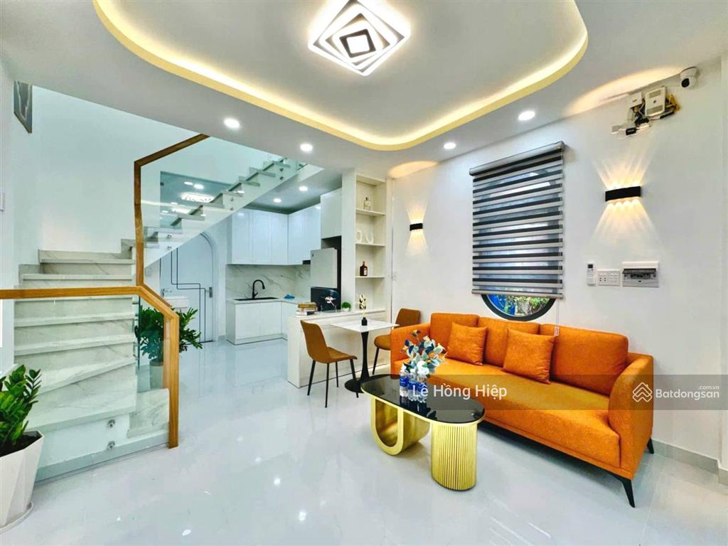 Vòng xoay phạm văn đồng, công viên gia định. 4x12m, xe hơi đậu cửa