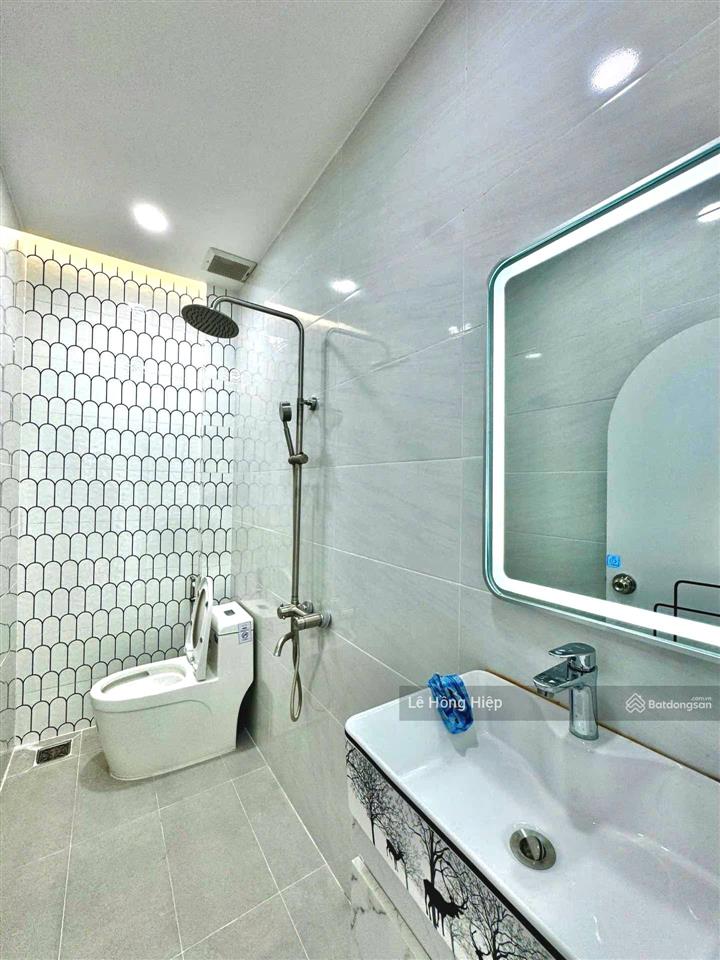 Vòng xoay phạm văn đồng, công viên gia định. 4x12m, xe hơi đậu cửa