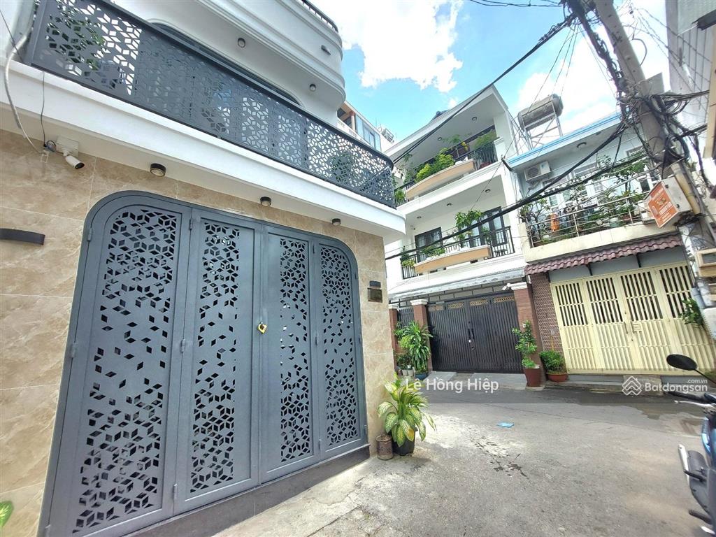 Vòng xoay phạm văn đồng, công viên gia định. 4x12m, xe hơi đậu cửa
