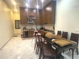 Bán nhà 3 tầng quý phái dt 152m²  mt 8,4m ô tô tránh view công viên thoáng  nhuế  kim chung