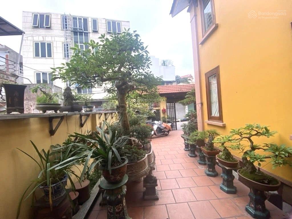 Bán biệt thự nhà vườn 2 tầng dt 170m2, vị trí cực kỳ đắc địa, đường rộng gần trung tâm thiên lộc.