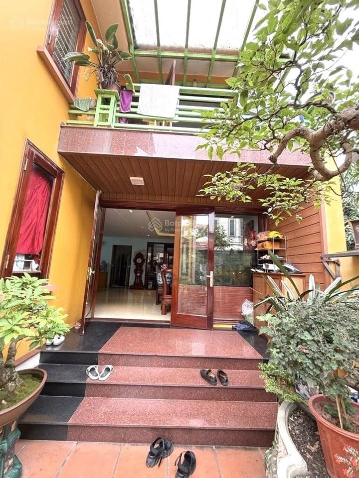 Bán biệt thự nhà vườn 2 tầng dt 170m2, vị trí cực kỳ đắc địa, đường rộng gần trung tâm thiên lộc.