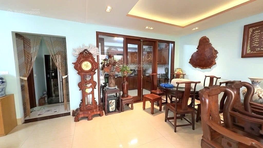 Bán biệt thự nhà vườn 2 tầng dt 170m2, vị trí cực kỳ đắc địa, đường rộng gần trung tâm thiên lộc.