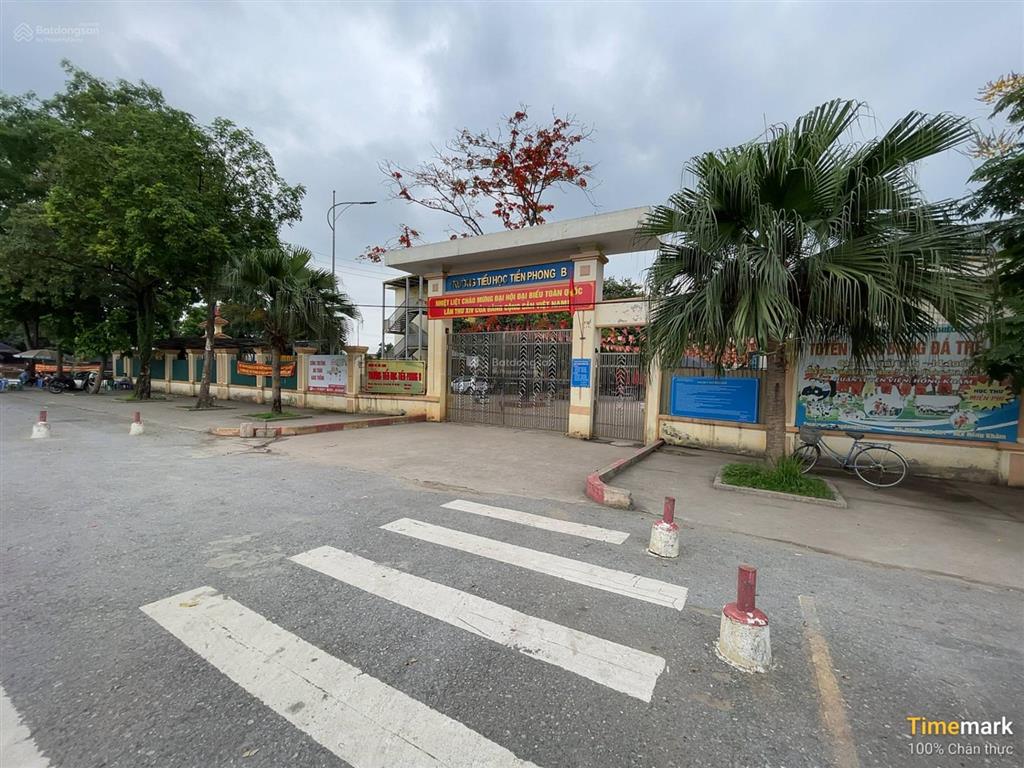 Bán nhà lô góc dt50m2 3 tầng do thượngmê linh đường trước nhà 5m  gần ql 23b.