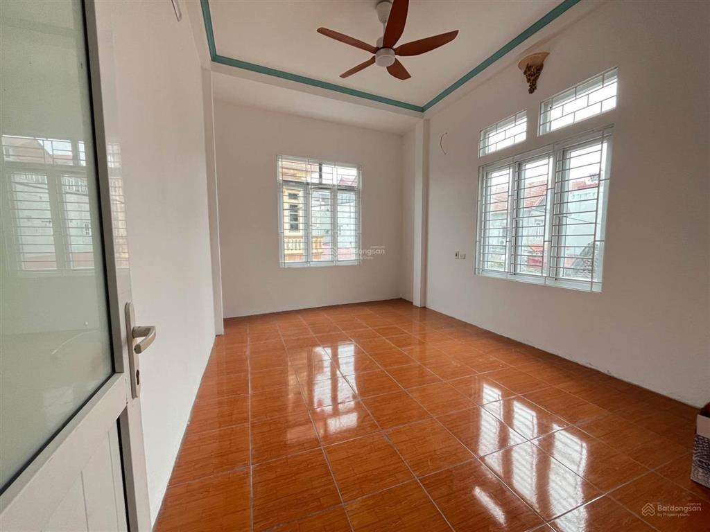 Bán nhà lô góc dt50m2 3 tầng do thượngmê linh đường trước nhà 5m  gần ql 23b.