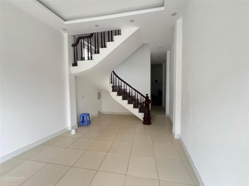 Bán nhà lô góc dt50m2 3 tầng do thượngmê linh đường trước nhà 5m  gần ql 23b.