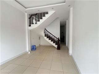 Bán nhà lô góc dt50m2 3 tầng do thượngmê linh đường trước nhà 5m  gần ql 23b.