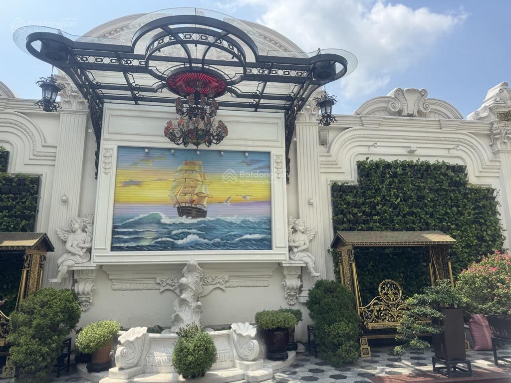 Biệt thự  trần văn kiểu  p. 10  q. 6  sd 3500m2  full nội thất  300 tỷ