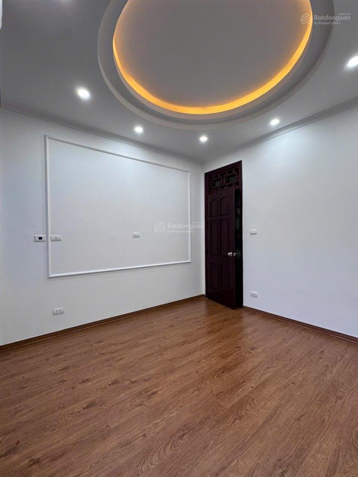 Nhà pl ngõ quận uỷ 68 cầu giấy, hn, dt 50m2x 4.5 tầng, mt 4m, lô góc 2mt. giá 12.9tỷ(tl)