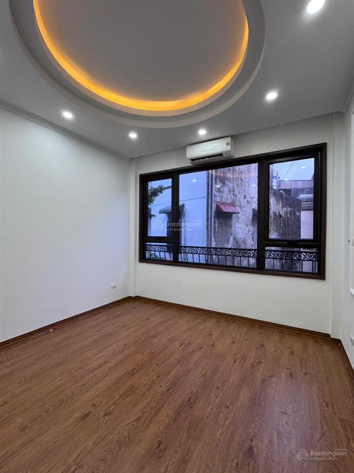 Nhà pl ngõ quận uỷ 68 cầu giấy, hn, dt 50m2x 4.5 tầng, mt 4m, lô góc 2mt. giá 12.9tỷ(tl)