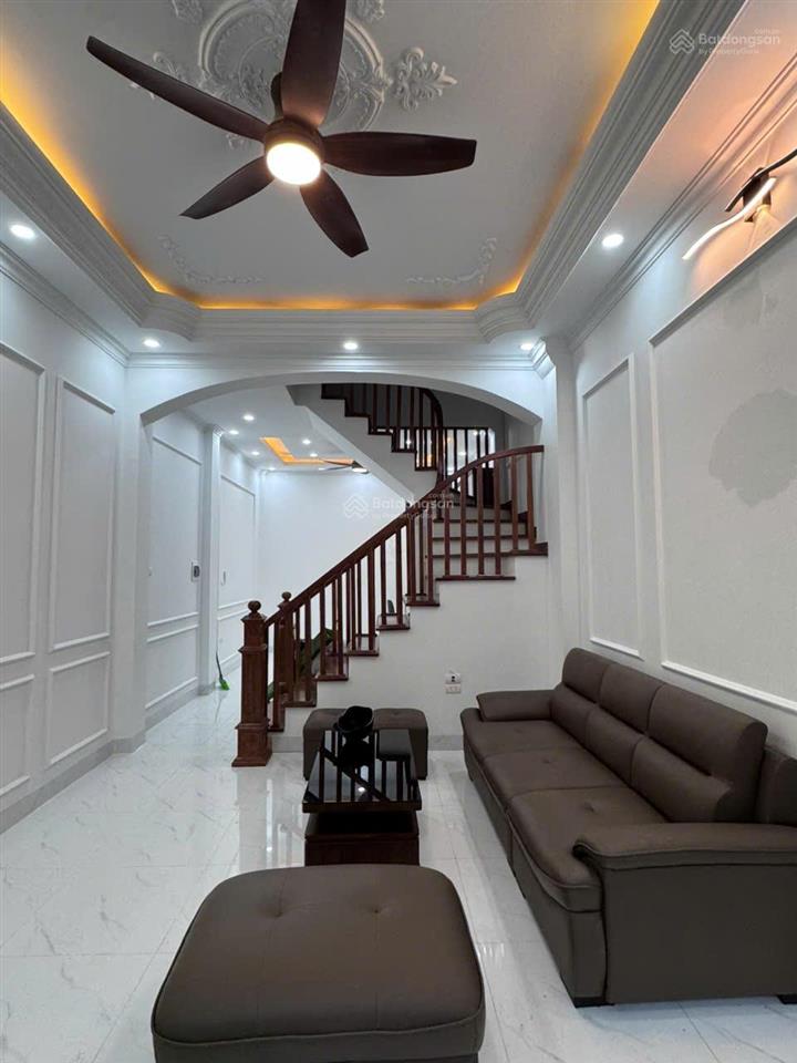 Nhà pl ngõ quận uỷ 68 cầu giấy, hn, dt 50m2x 4.5 tầng, mt 4m, lô góc 2mt. giá 12.9tỷ(tl)