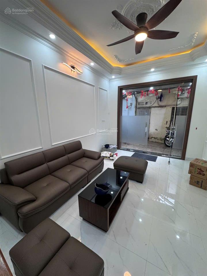 Nhà pl ngõ quận uỷ 68 cầu giấy, hn, dt 50m2x 4.5 tầng, mt 4m, lô góc 2mt. giá 12.9tỷ(tl)