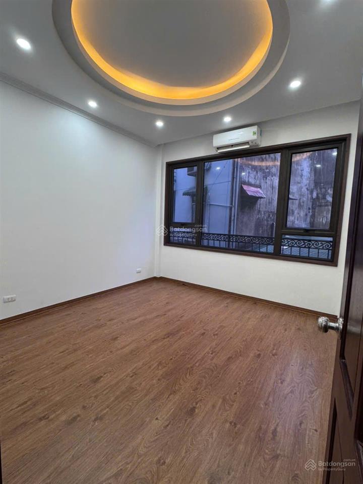 Nhà pl ngõ quận uỷ 68 cầu giấy, hn, dt 50m2x 4.5 tầng, mt 4m, lô góc 2mt. giá 12.9tỷ(tl)