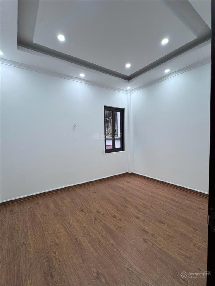 Nhà pl ngõ quận uỷ 68 cầu giấy, hn, dt 50m2x 4.5 tầng, mt 4m, lô góc 2mt. giá 12.9tỷ(tl)
