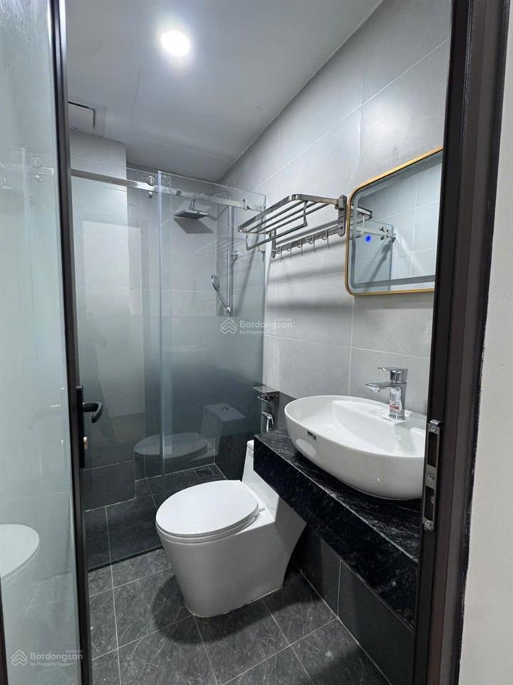Nhà pl ngõ quận uỷ 68 cầu giấy, hn, dt 50m2x 4.5 tầng, mt 4m, lô góc 2mt. giá 12.9tỷ(tl)