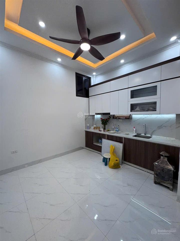 Nhà pl ngõ quận uỷ 68 cầu giấy, hn, dt 50m2x 4.5 tầng, mt 4m, lô góc 2mt. giá 12.9tỷ(tl)