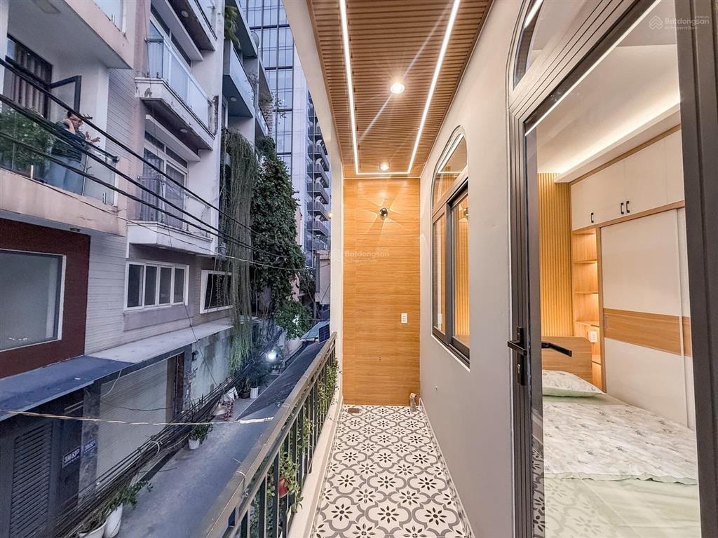 Siêu vị trí căn góc hxh đối diện cụm trường đại học lớn ngay ngã 4 hàng xanh bình thạnh 32m2