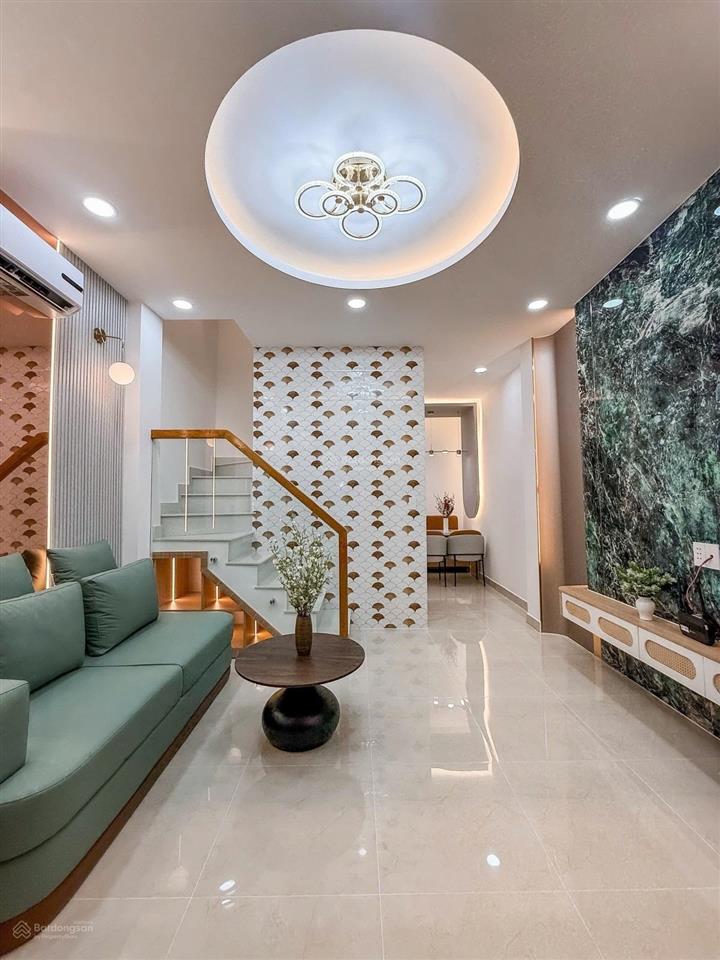 Siêu vị trí căn góc hxh đối diện cụm trường đại học lớn ngay ngã 4 hàng xanh bình thạnh 32m2