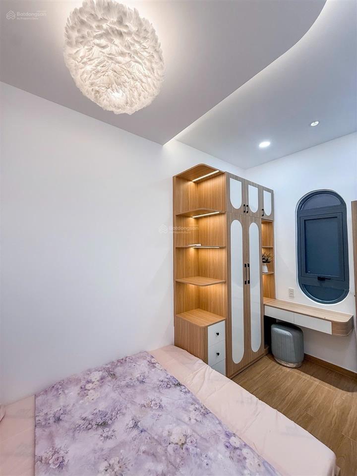 Siêu vị trí căn góc hxh đối diện cụm trường đại học lớn ngay ngã 4 hàng xanh bình thạnh 32m2