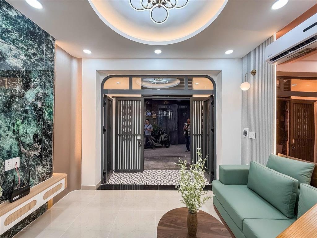 Siêu vị trí căn góc hxh đối diện cụm trường đại học lớn ngay ngã 4 hàng xanh bình thạnh 32m2