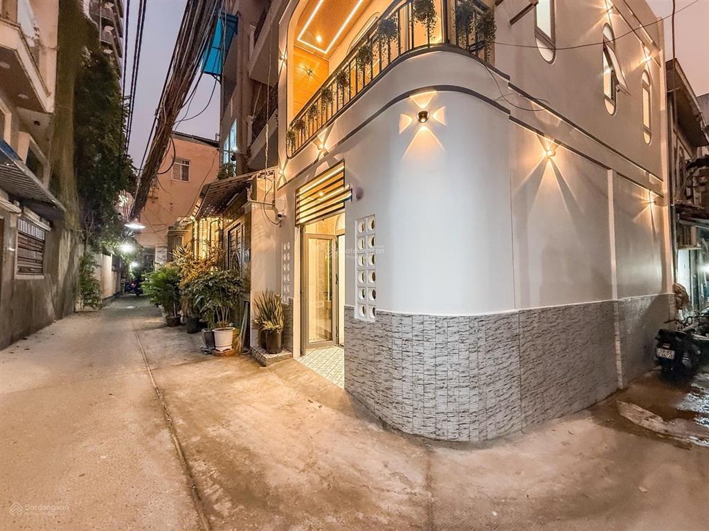 Siêu vị trí căn góc hxh đối diện cụm trường đại học lớn ngay ngã 4 hàng xanh bình thạnh 32m2